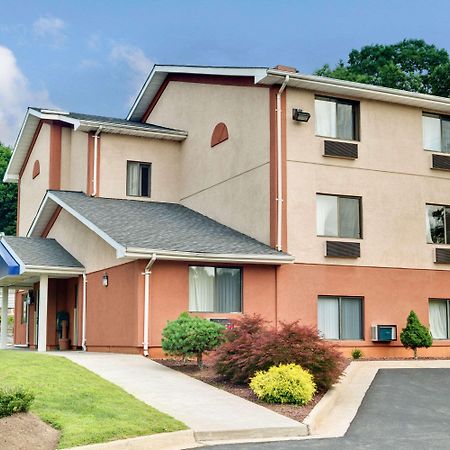 Days Inn By Wyndham Torrington Buitenkant foto