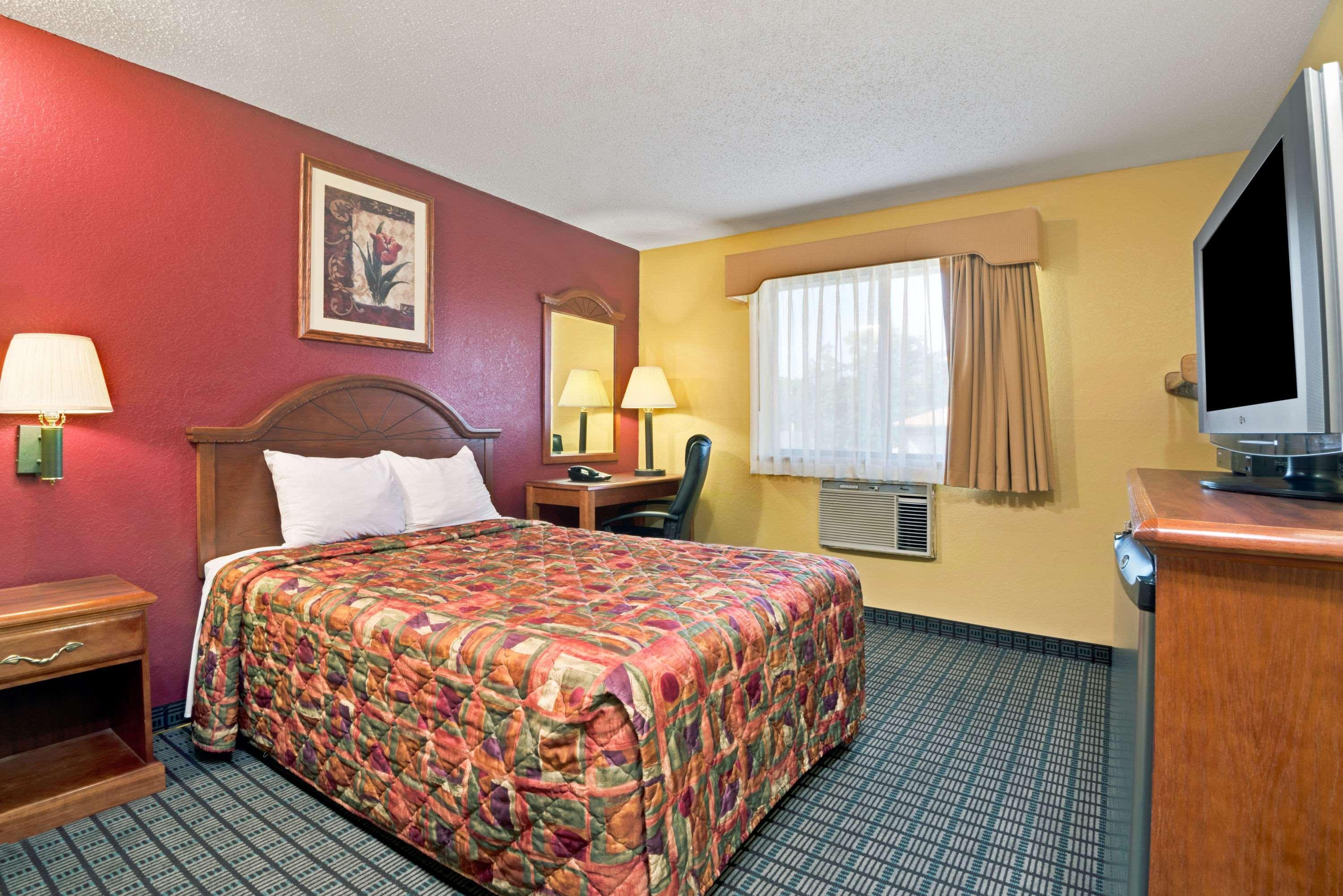 Days Inn By Wyndham Torrington Buitenkant foto