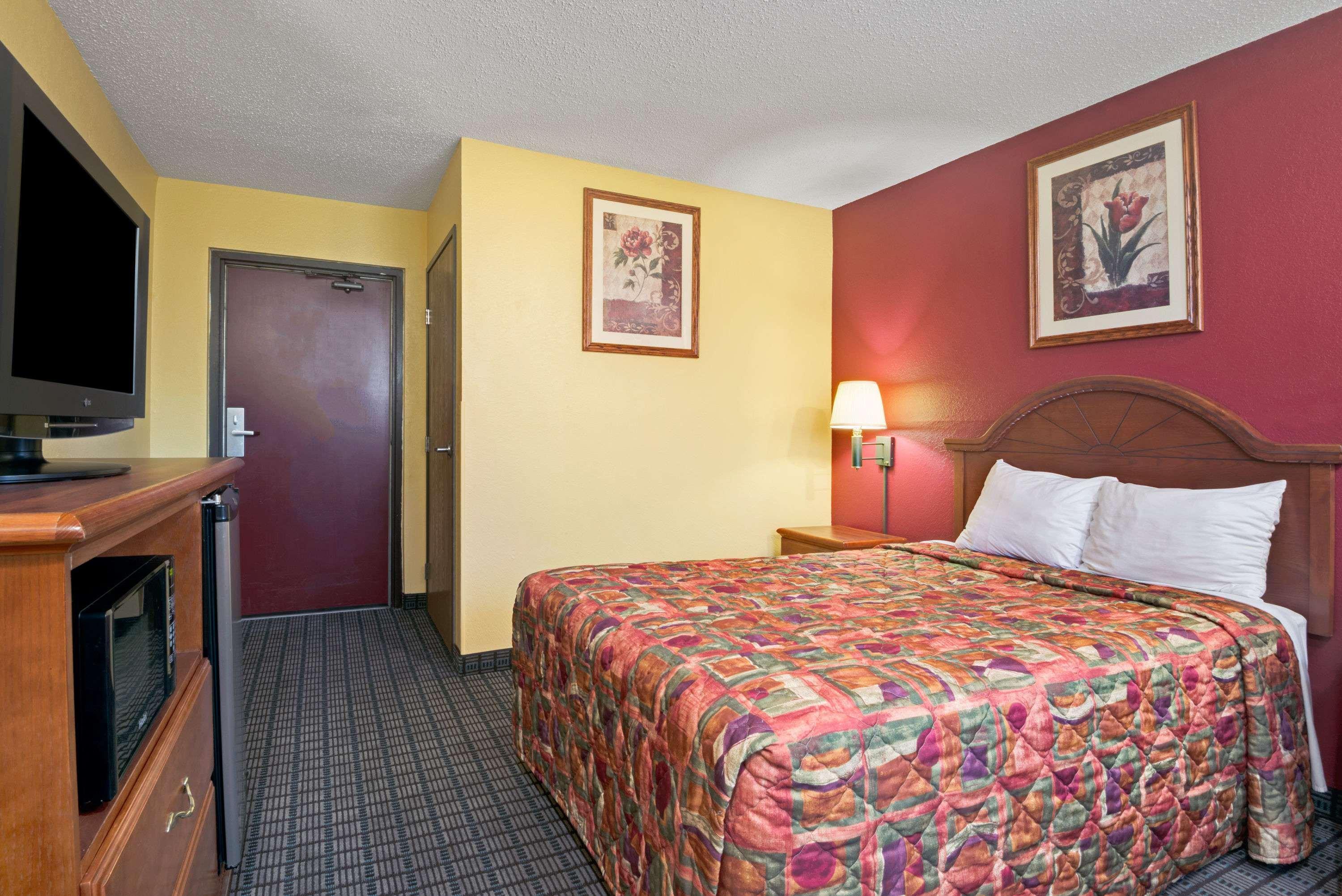 Days Inn By Wyndham Torrington Buitenkant foto