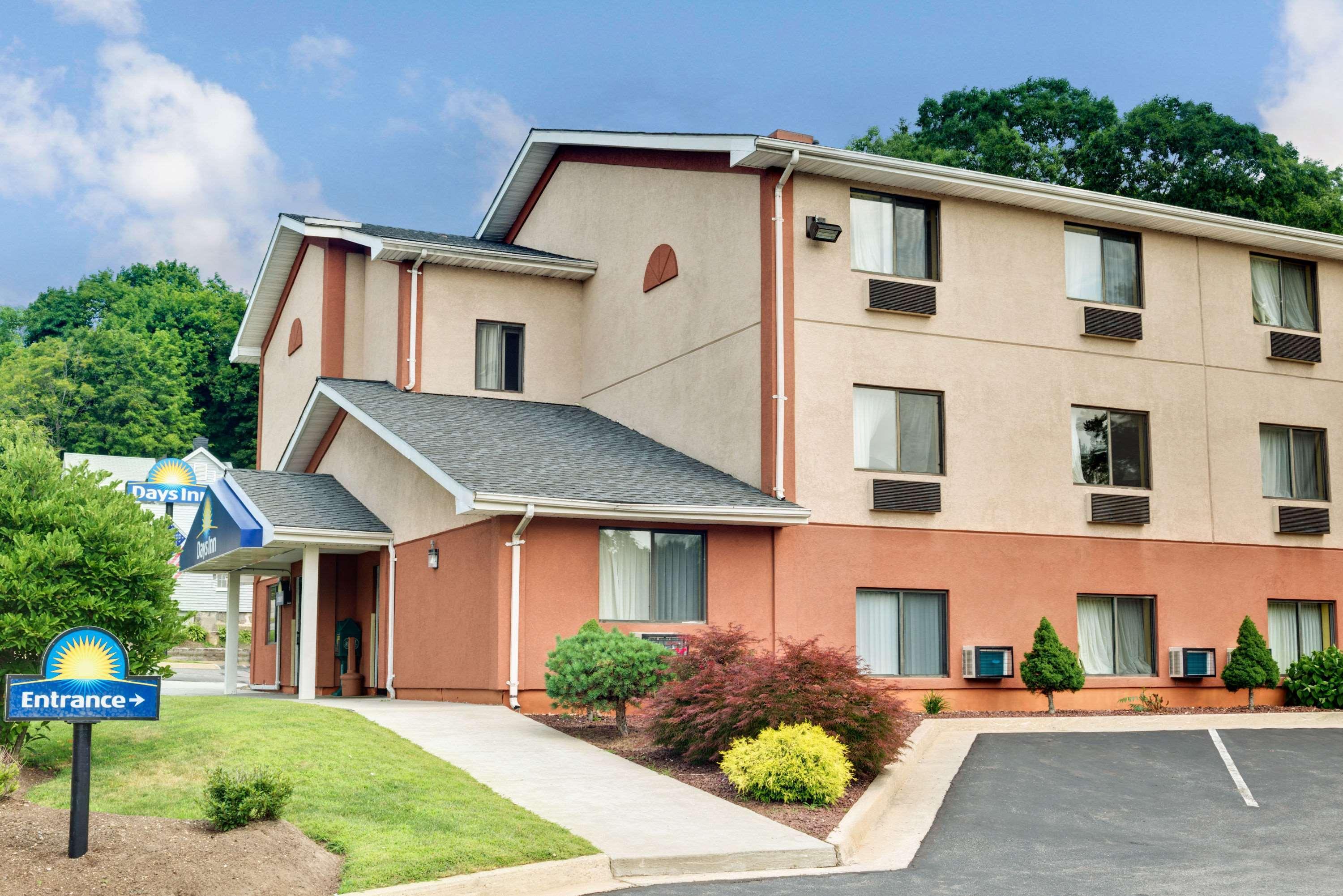 Days Inn By Wyndham Torrington Buitenkant foto