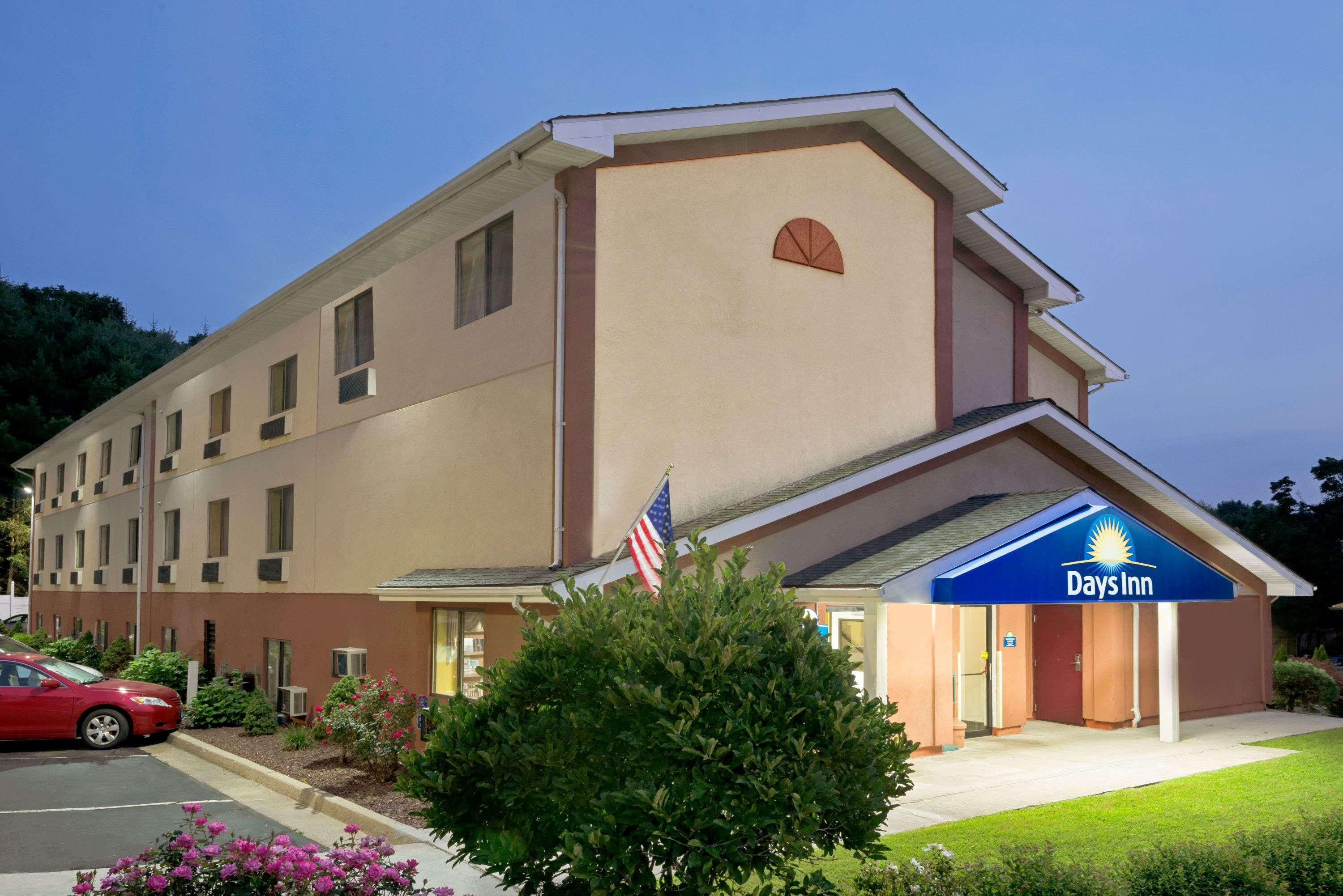 Days Inn By Wyndham Torrington Buitenkant foto