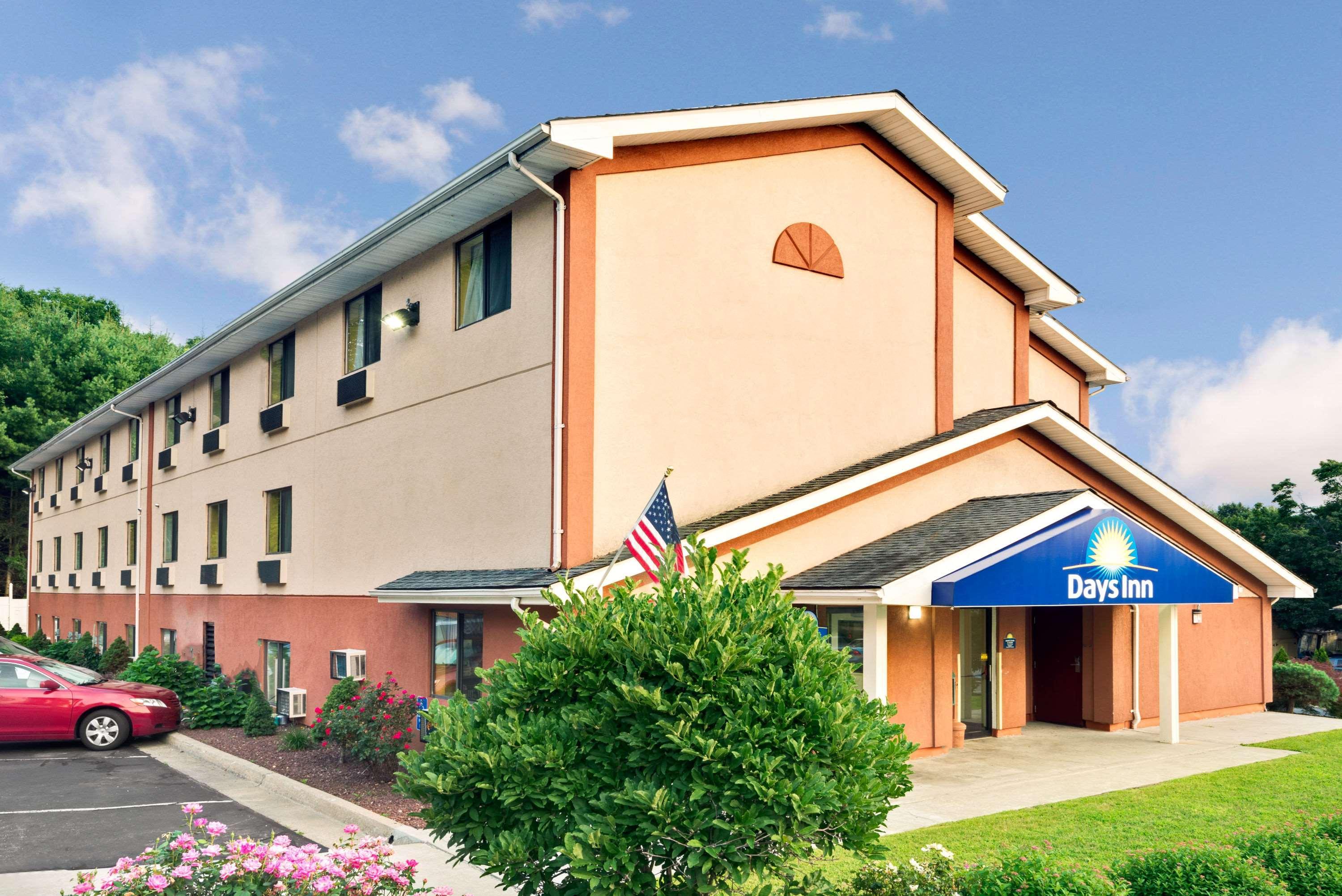 Days Inn By Wyndham Torrington Buitenkant foto
