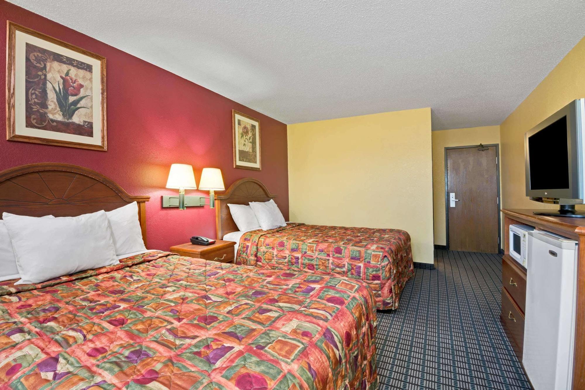 Days Inn By Wyndham Torrington Buitenkant foto