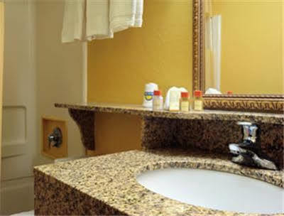 Days Inn By Wyndham Torrington Buitenkant foto