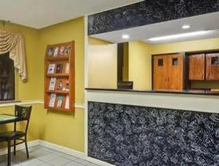 Days Inn By Wyndham Torrington Buitenkant foto